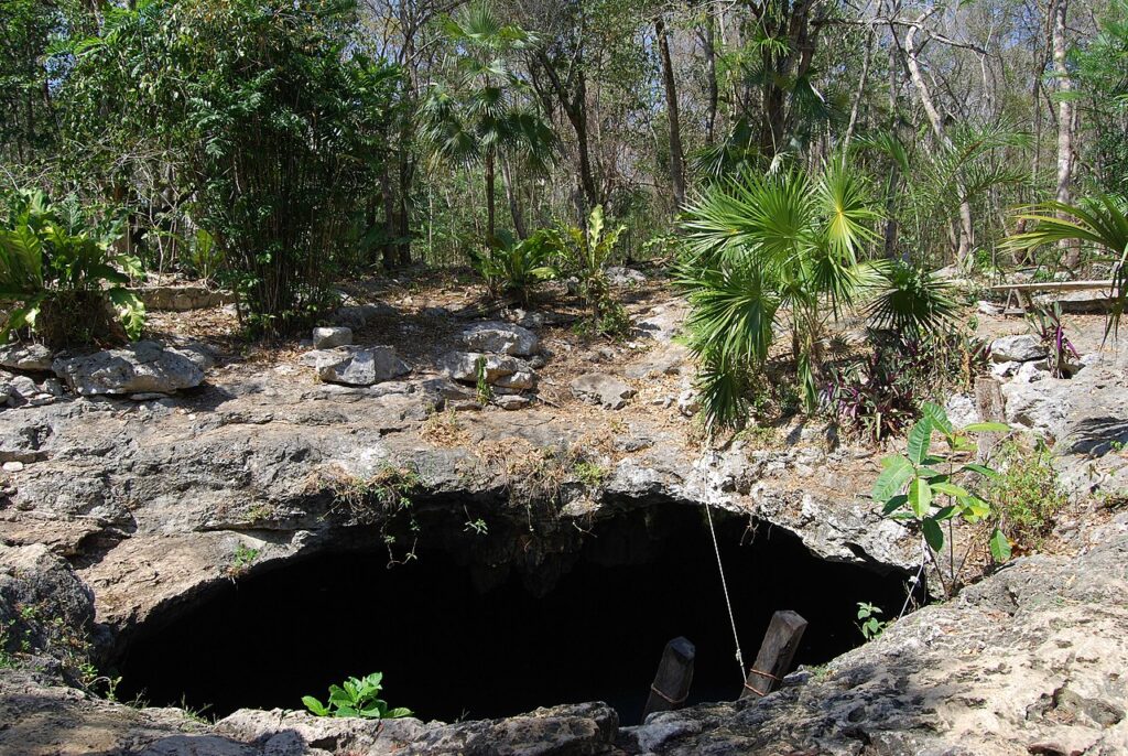 Cenote Calavera, Tulum