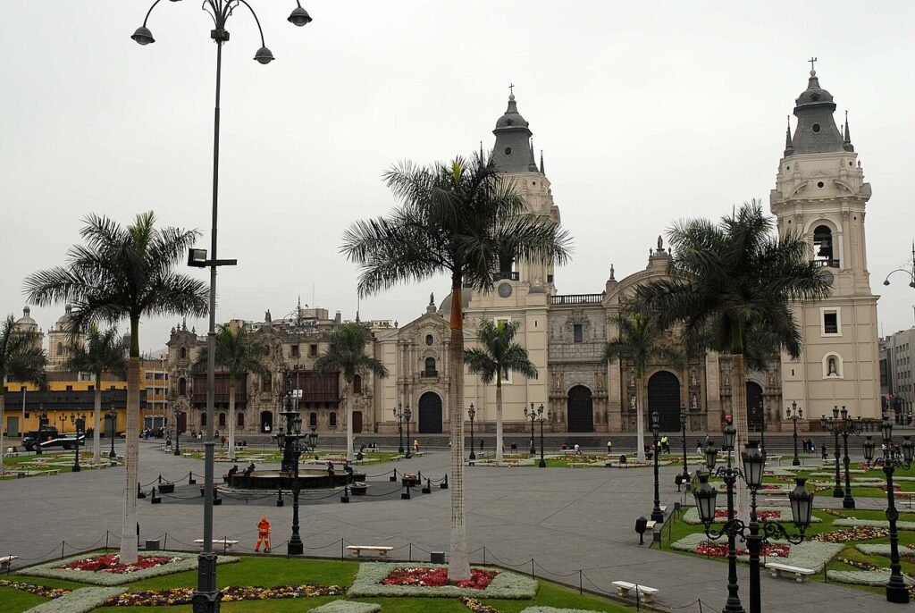 Plaza Mayor y Catedral de Lima