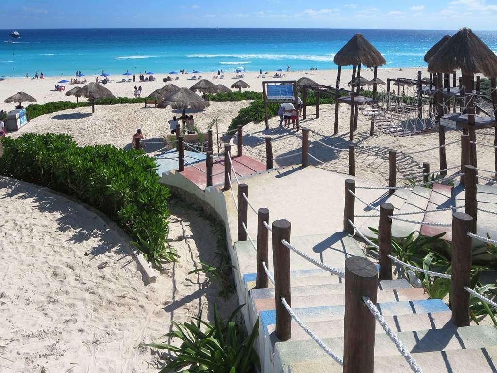Playa Delfines, Cancún