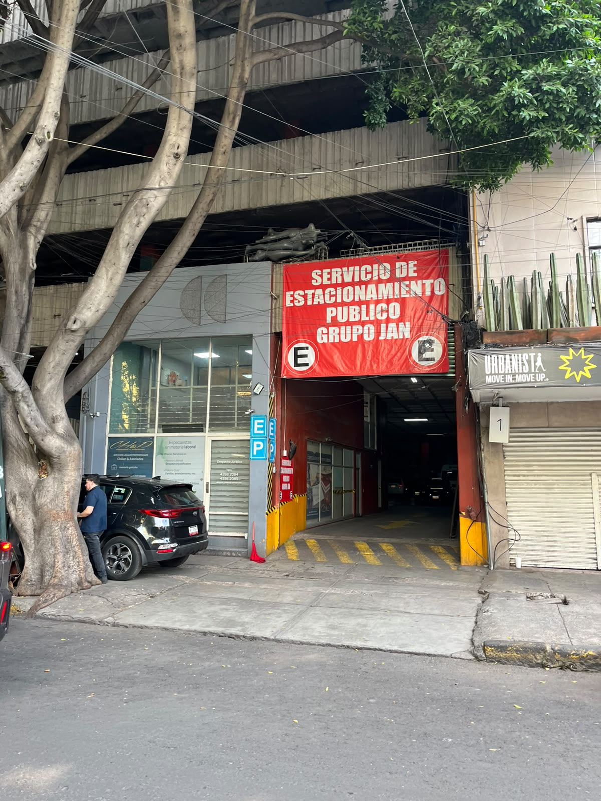 Estacionamiento público cerca de la Arena México