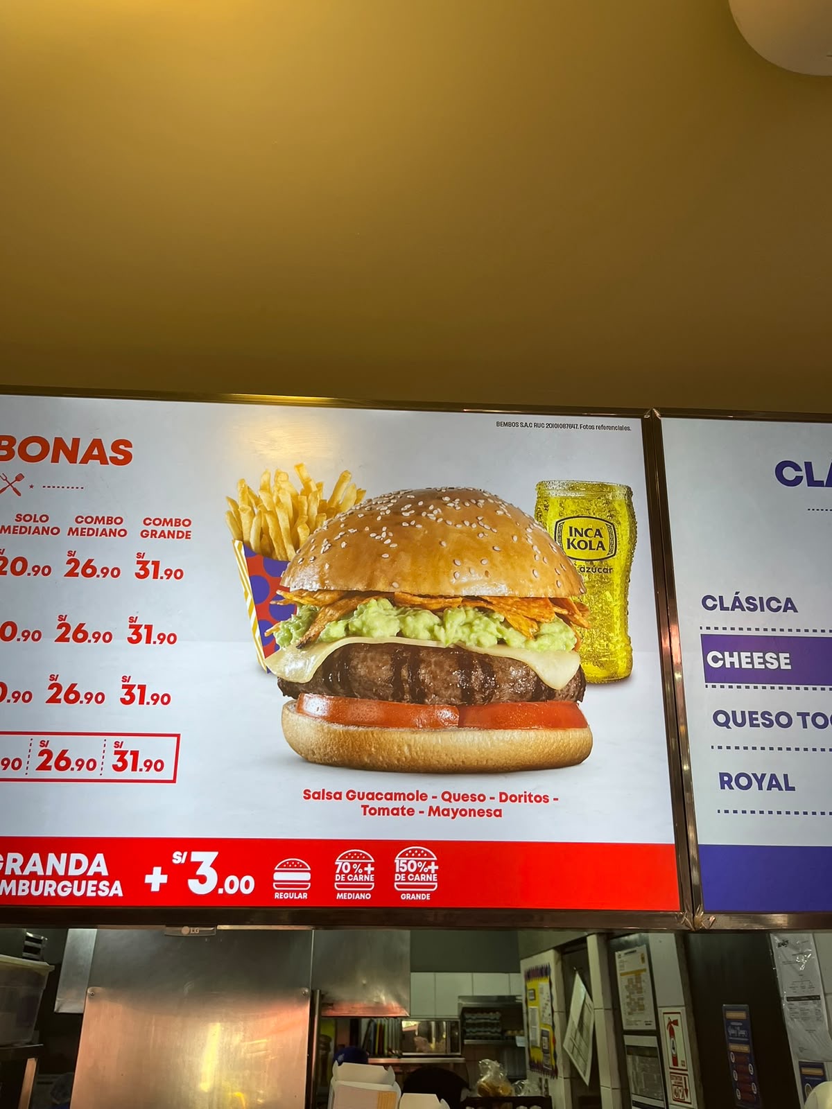 Combo Bonas de Bembos con guacamole, queso y doritos, con Inca Kola y papas fritas