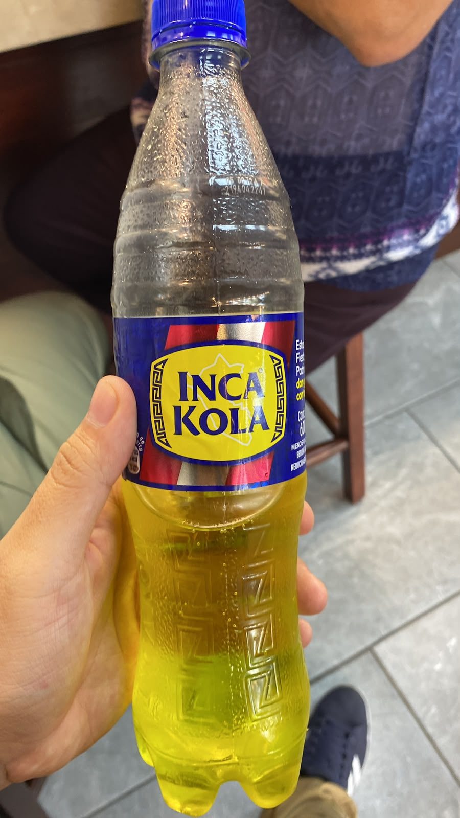 Botella de Inca Kola en La Lucha, sanguchería peruana en Polanco