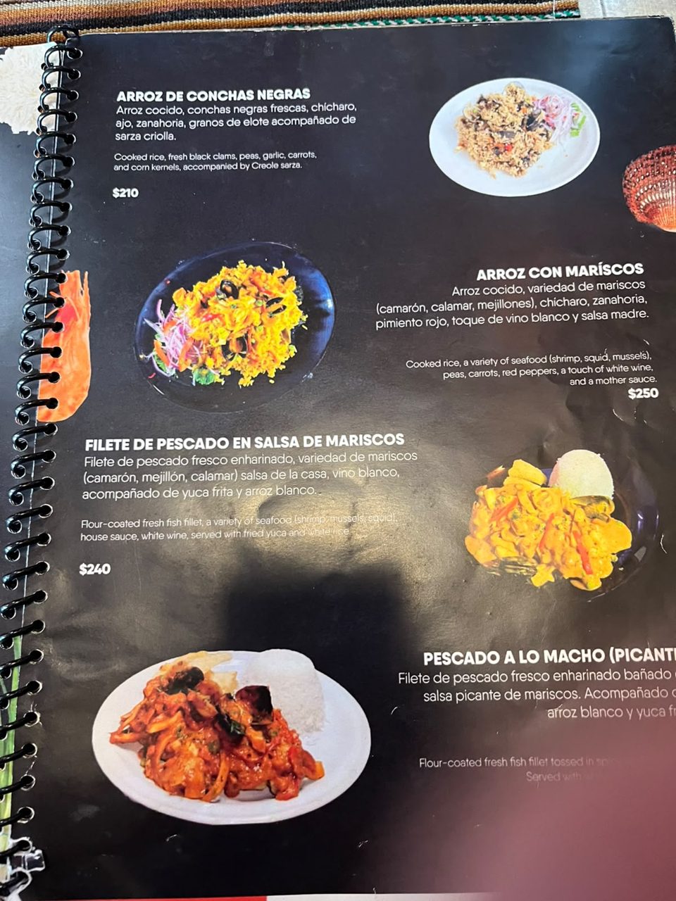 Carta de arroces marinos de Pachamama: arroz con mariscos y filete de pescado en salsa de mariscos con precios