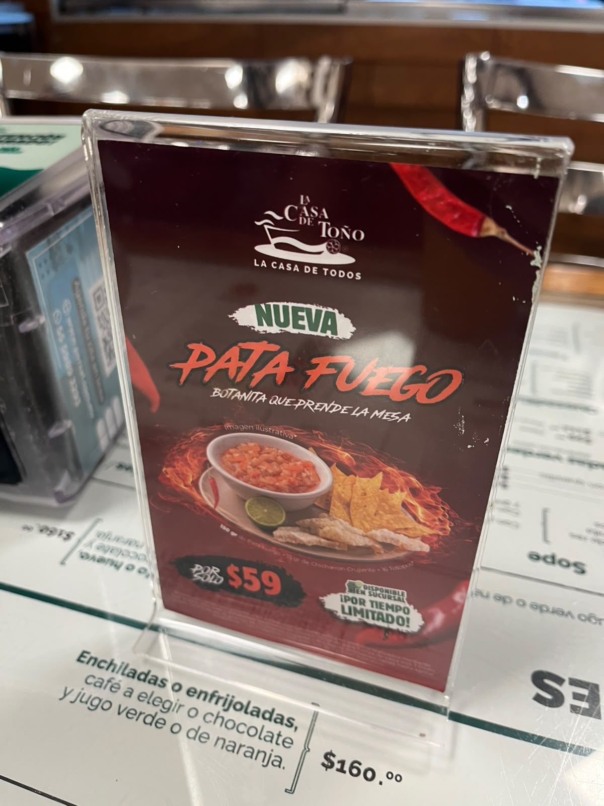 Promoción de la botana Pata Fuego junto al precio del combo de enchiladas o enfrijoladas en La Casa de Toño