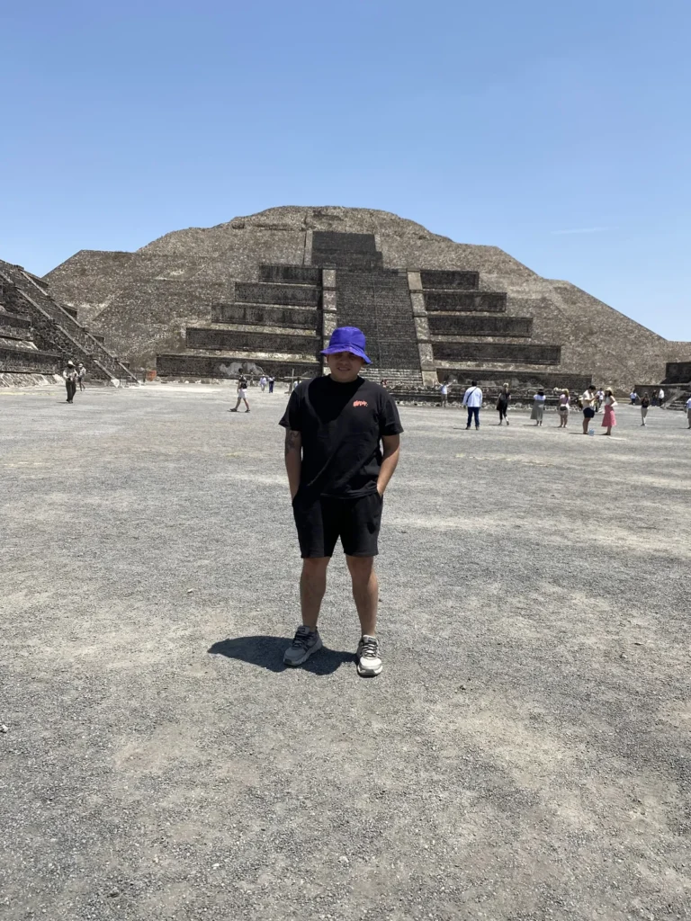 Pirámide de la Luna vista desde la Calzada de los Muertos en Teotihuacán, abril de 2024