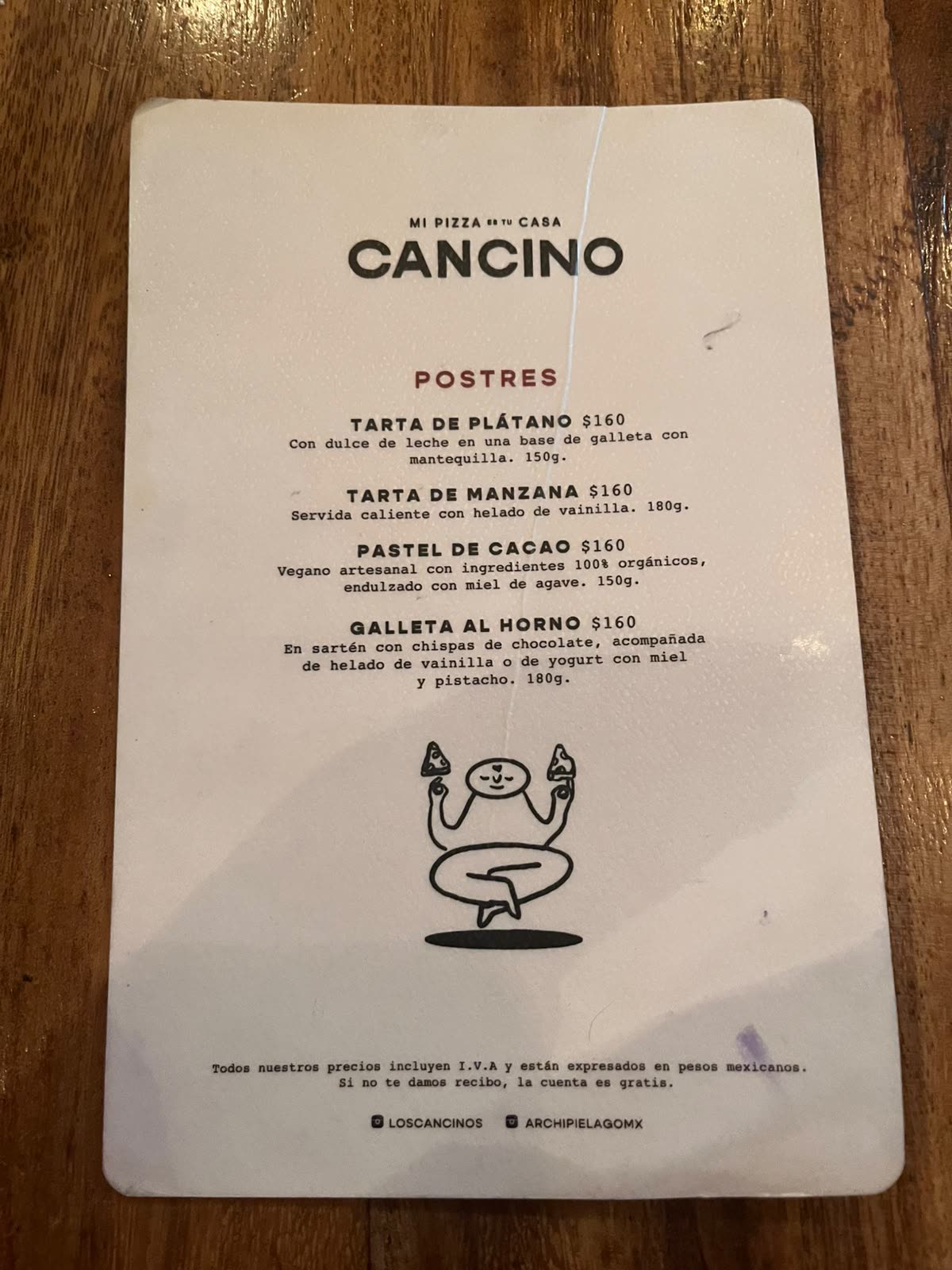 Menú de postres de Cancino con precios: tarta de plátano, tarta de manzana, pastel de cacao y galleta al horno